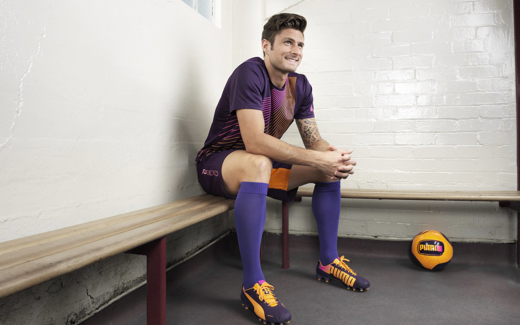 皮特·卡普尔:袋鼠队新晋锋线力量,威胁敌方防线,卡尔美袋鼠皮足球鞋