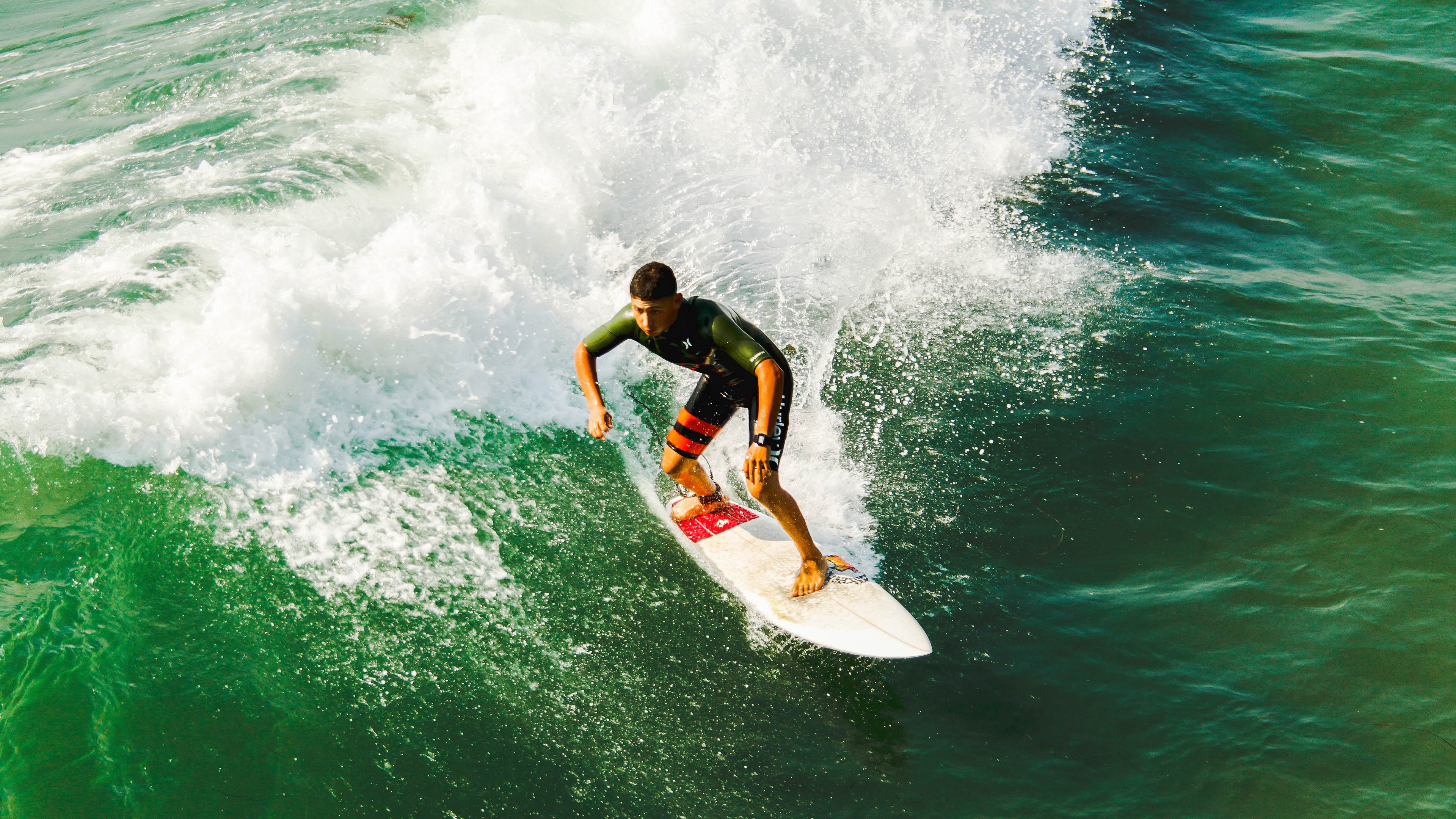 骑士替补席上演精彩欢呼瞬间被摄影捕捉，骑士队百度百科